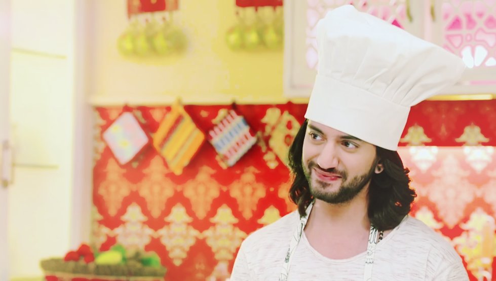FabJK7's tweet photo. cutest chef ever 😘 my O baby 💕
#Ishqbaaaz @KUNAL_JAISINGH https://t.co/QChNZQVZ1q