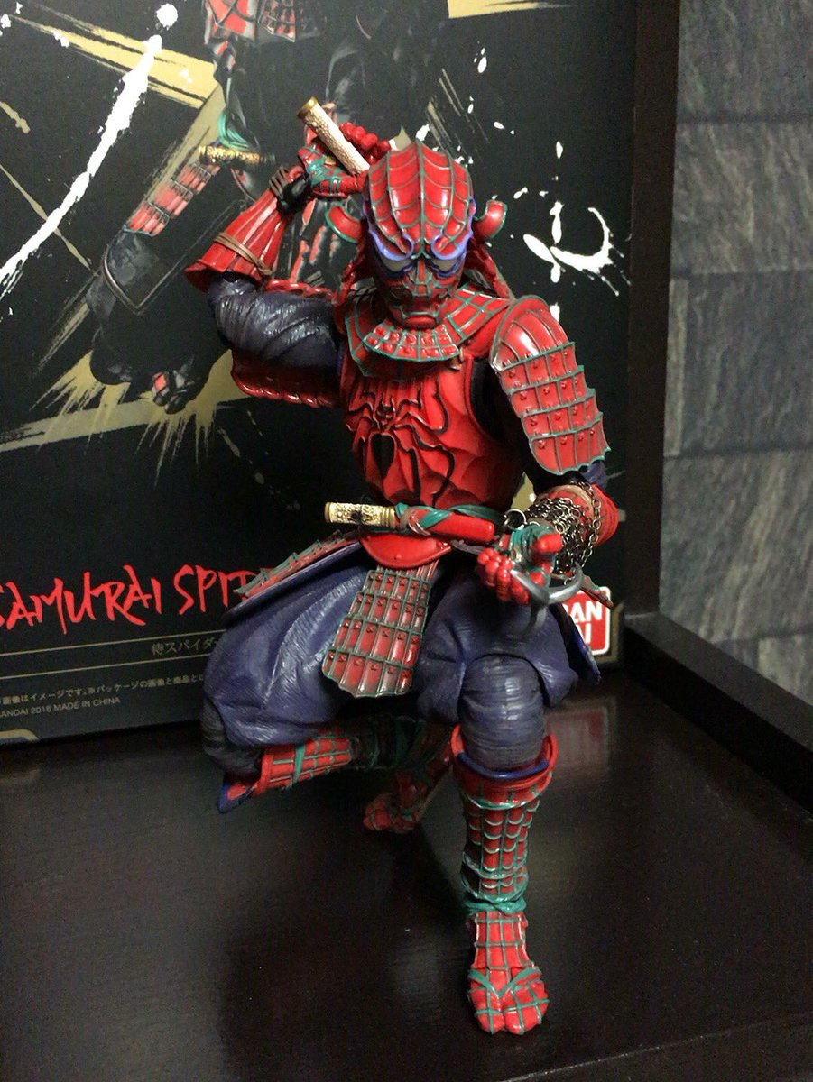 ない 誕プレに侍スパイダーマンをもらった 侍ってより忍者ぽいがかっこいい きっとコスチュームの模様が甲冑にしやすいって閃いてできたシリーズなんじゃないかなて思うくらいしっくりくるデザイン あとこんなポーズでも自立するのがすごい 膝と爪先の