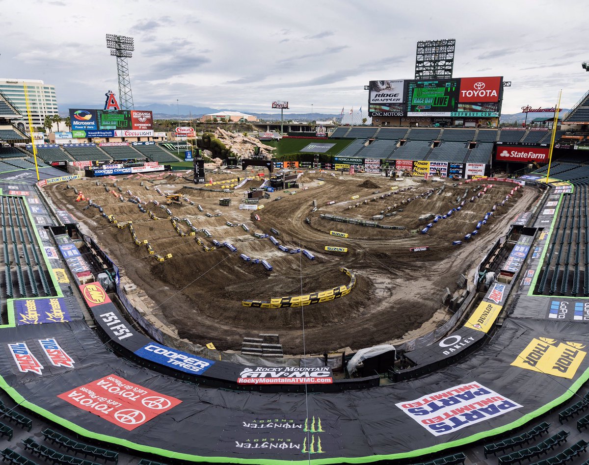 SupercrossLIVE's tweet image. It's a perfect day to go racing! #SXonFOX