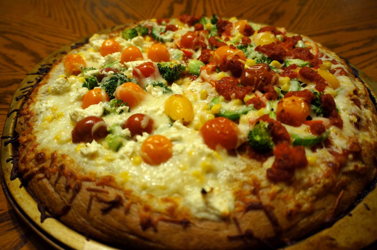 NoJanuary's tweet image. Our #homemadepizza last night was AMAZING. We're staying inside and warm this #snowy Saturday. Time to figure our dinner! #NoDessertJanuary