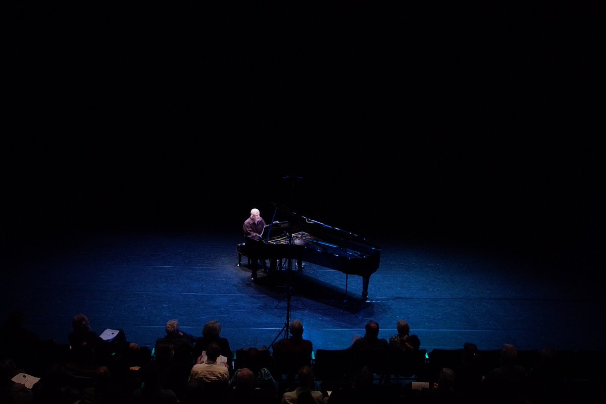 PianoSpheres's tweet photo. #pics from Mark Robson's recital last year @CalArtsREDCAT #piano #newmusic #Rzewski @annelebaron Next Concert: 1/10 https://t.co/y1BdAMIqol https://t.co/W8jpWlOCFO