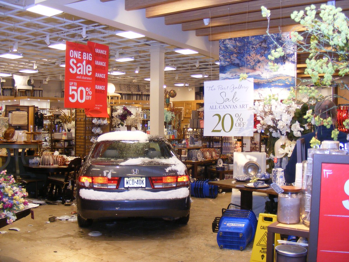 boydaloving's tweet photo. Car into Pier One Imports on Route 17 in Paramus, NJ #Paramus, #ParamusPD, #carintobuilding, #PierOneImports, #Route17crash https://t.co/j1ezO7MXOy