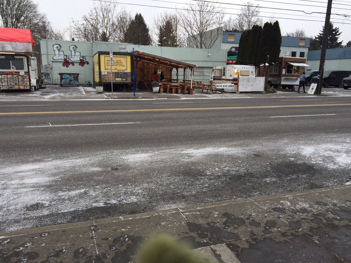 tessabmiller's tweet image. LOL Portland ice storm 2017