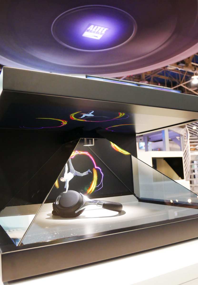 pmscreengroup's tweet photo. Miracles DO happen @CES2017 @AltecLansing booth #ShadowHeadphones #pmscreen #holograms https://t.co/xwp5LqkXMG