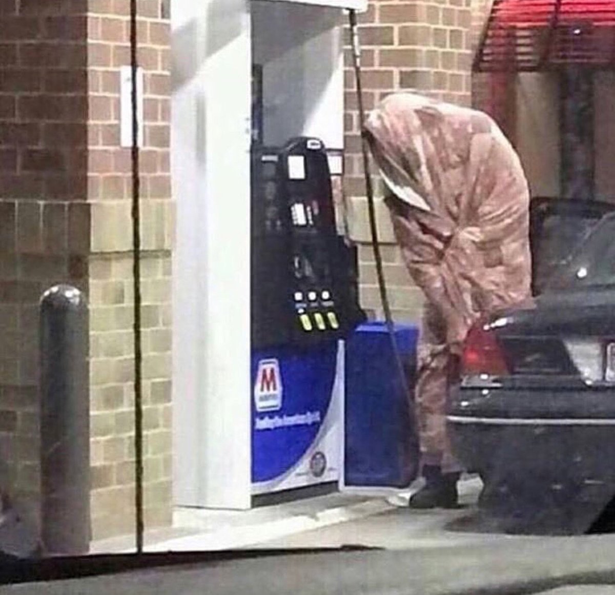 SwallowMyJetz's tweet photo. People in Louisiana right now. https://t.co/Fl0FinNKNo