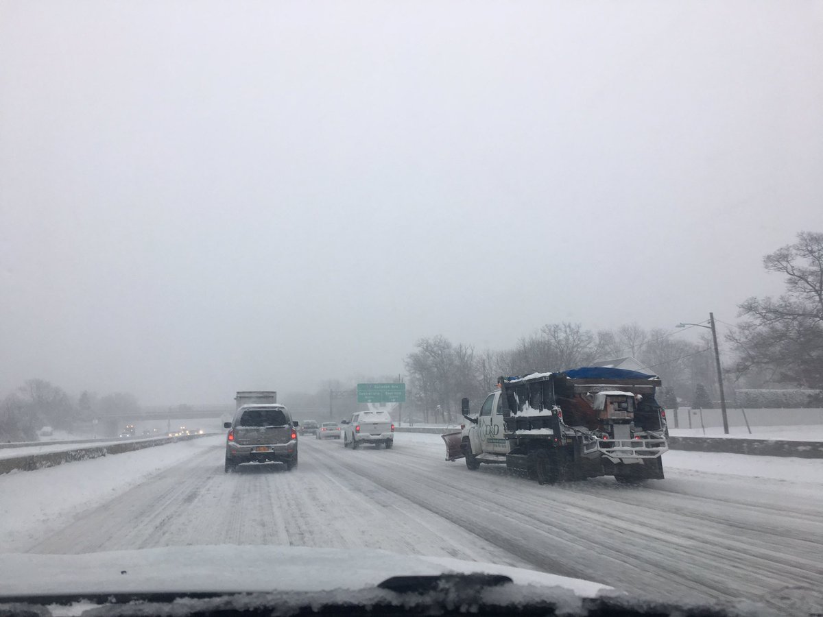 DCampbellN12's tweet photo. On Sunrise Highway EB  Brentwood area #SLOWGO #SPINCITY #SLIPINSLIDE  @News12LI https://t.co/7MFwq4ci4Z