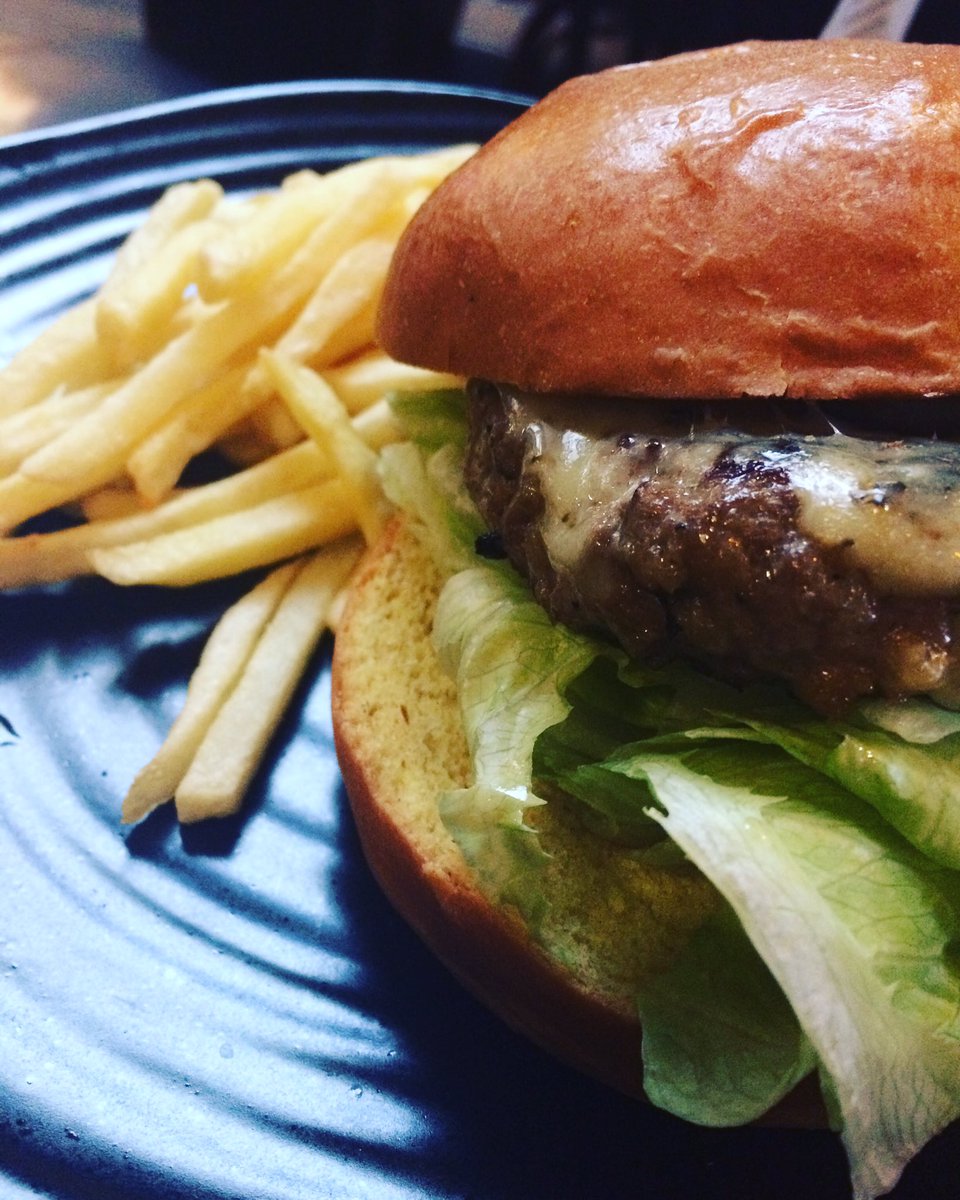 TartanSpoon's tweet photo. Big juicy #burger #chips n superfood #salad at @rib_aye this PM with @TheStateLeith #nomnom #leith #ideallunch https://t.co/LMAu9wvR1Z