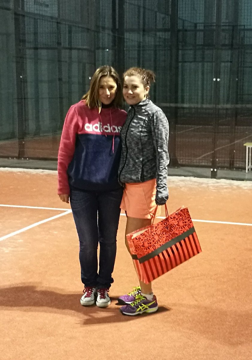 PadelAttraction's tweet photo. Las chicas han bajado el roscon con un torneo genial. Enhorabuena!!! https://t.co/DF72O7iy3t