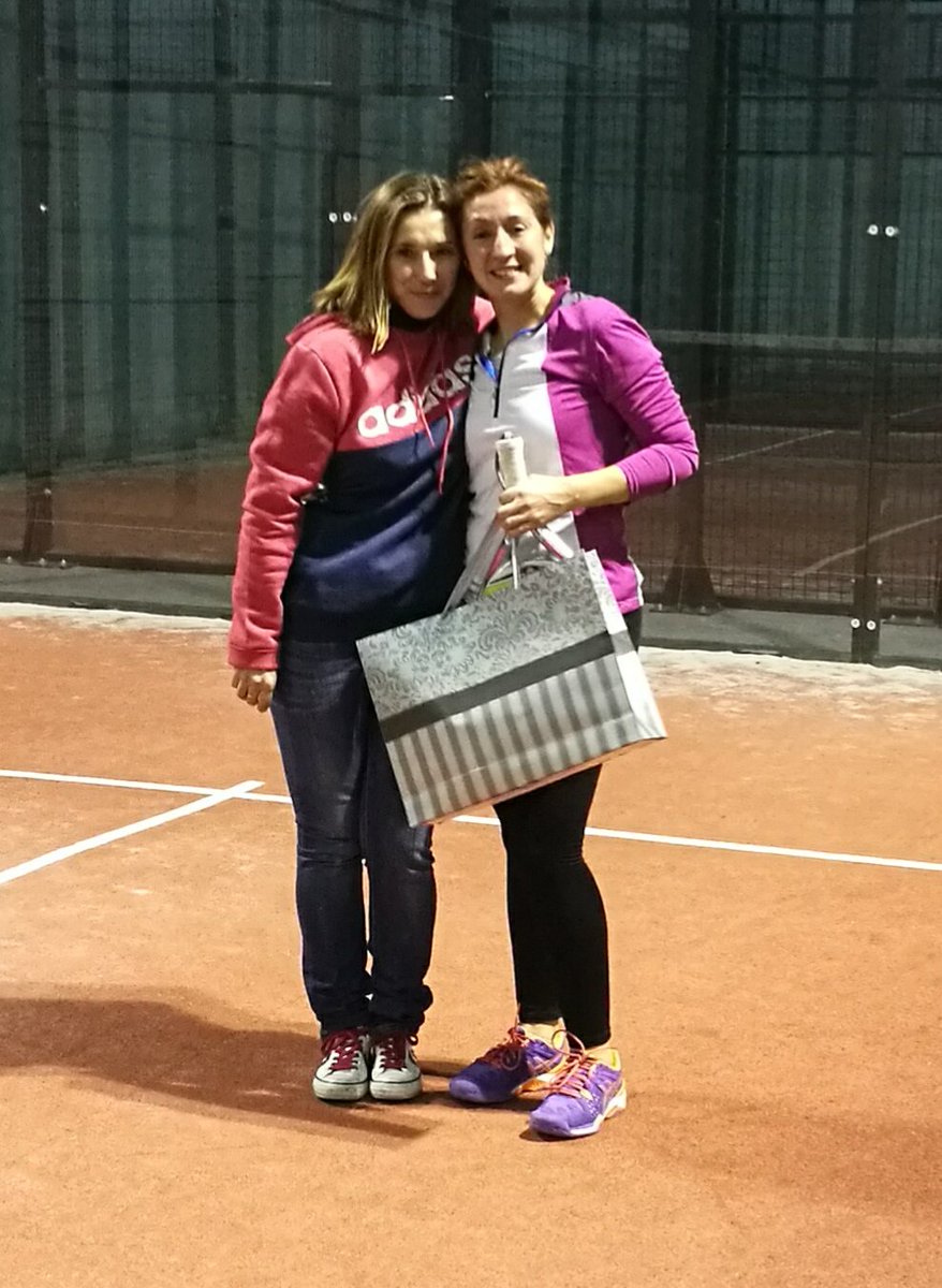 Las chicas han bajado el roscon con un torneo genial. Enhorabuena!!!
