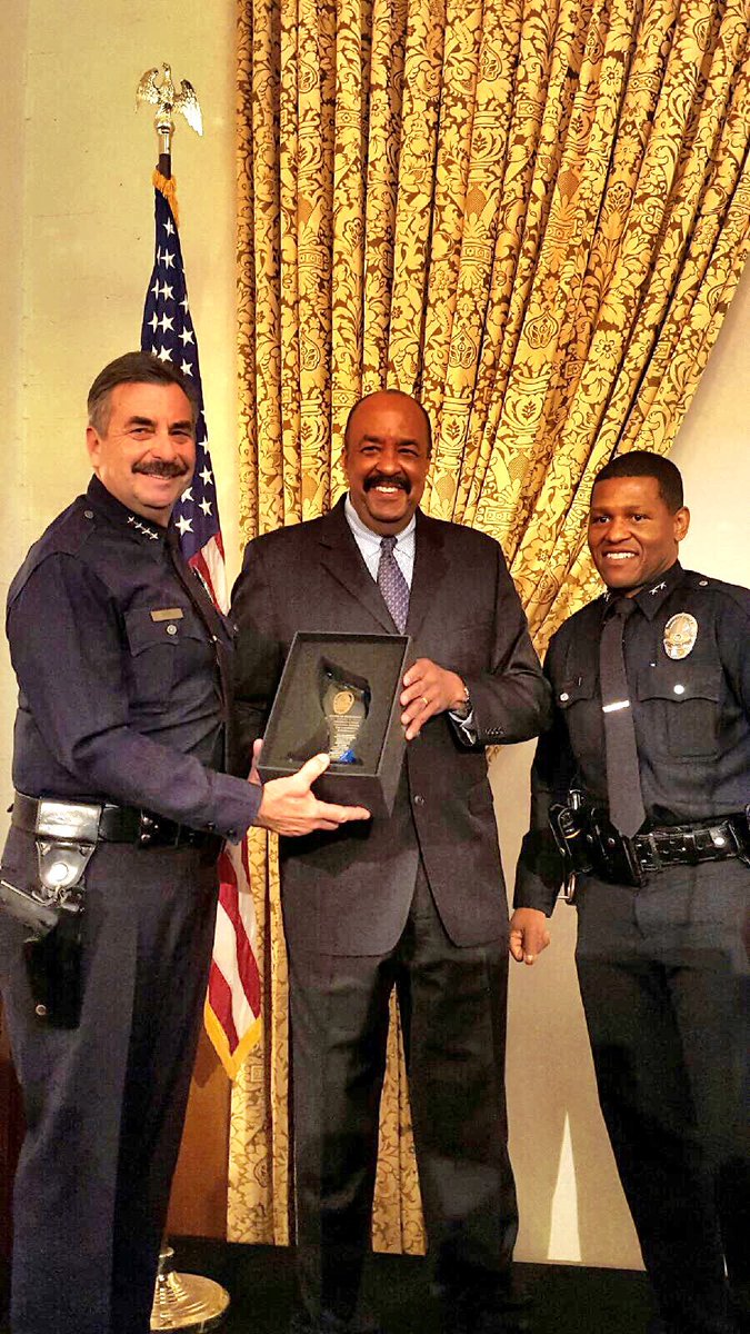 LAPDChiefBeck's tweet photo. Was able to bid farewell to @BillScottLAPD -while also recognizing the life and legacy of Dr. Martin Luther King at todays breakfast at @USC https://t.co/VgaE8A56JP