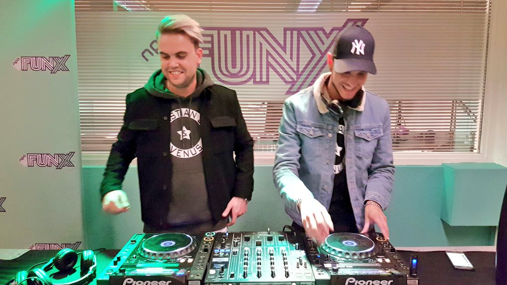 Live <a href="/FunX/">FunX</a> met <a href="/DiazVenusNL/">SebastianDiaz&Venus</a> achter de draaitafels 🎶🎶🎶