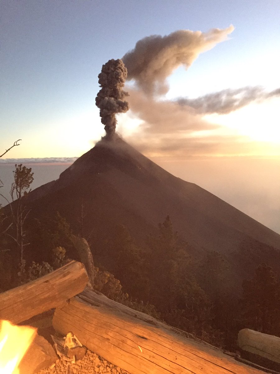 Ccasse's tweet photo. Guats happening #VolcanoEruption https://t.co/QQjMxwJGA0