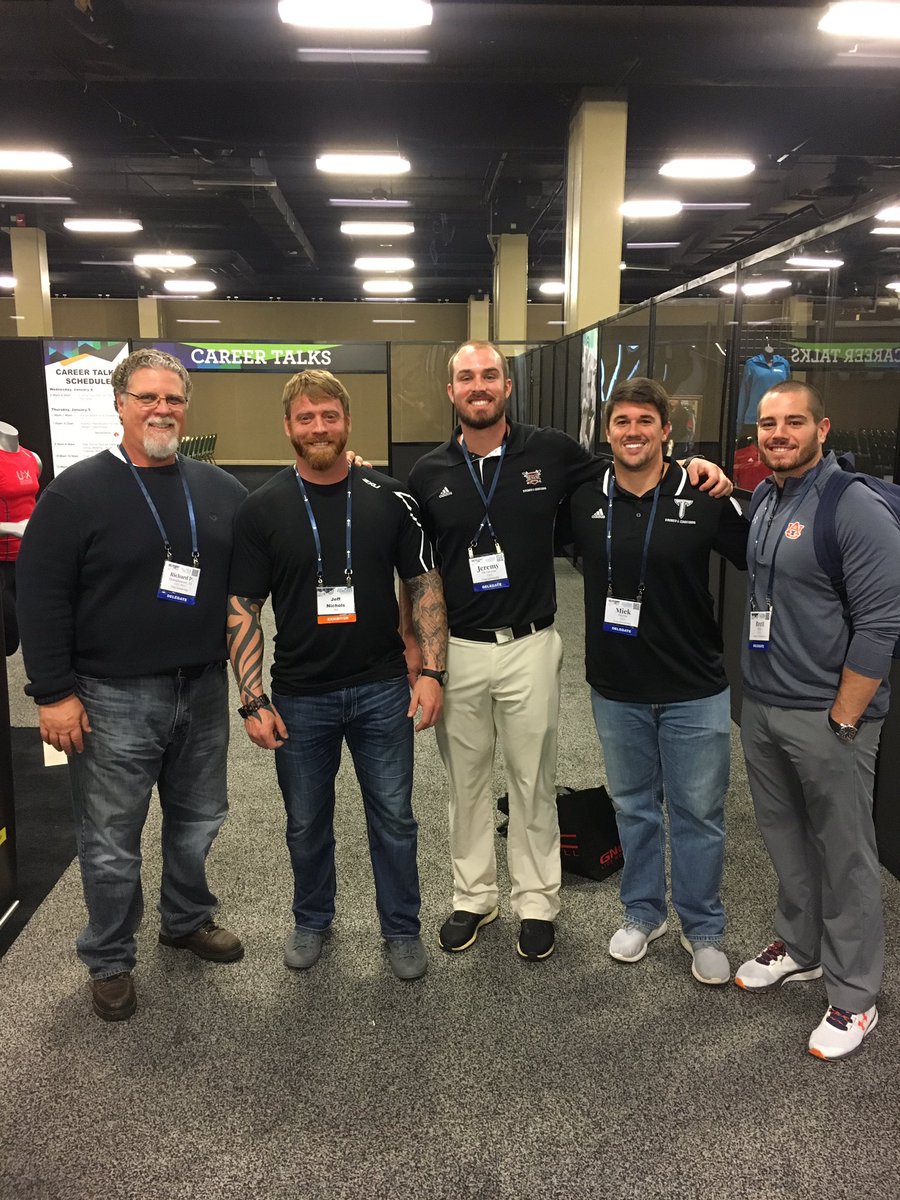 JeffVHPcscs's tweet photo. In a world filled with mediocrity find a mentor and be a mentor.  Here is three generations of mentors and mentor ships! https://t.co/yDtka22Xf9