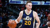 DLocke09's tweet photo. Gordon Hayward had career year last year and now this year ....
fg% +2.2%
3pt% +1.9%
ft% +5.4
FTA +.8 per game
Rebs +1 
Pts +2.5 
#NBAVOTE https://t.co/Gut7yLdffD