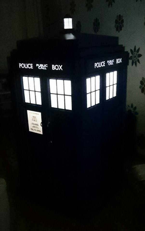 tyens_'s tweet photo. my pet project, 5 month in the making, an eccleston/tennant variant tardis (half size) https://t.co/b2kY7JDJ1z