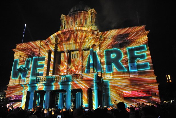 hulllive's tweet image. What a night! Thousands packed city centre for Made In Hull finale  hulldailymail.co.uk/wow-what-a-wee…
