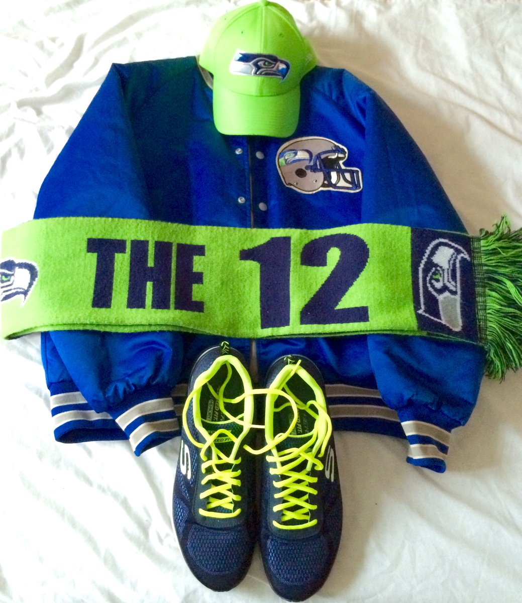 MisterTeahawk's tweet photo. Just been to my local Co-Op in #Plymouth #Devon #England wearing this..... #AlienLanded #WorkToDo #GoHawks https://t.co/5f8VBrsbtN