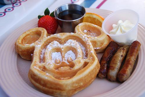 F00DTRENDS's tweet photo. Disney breakfast. https://t.co/leSBnPoKPT