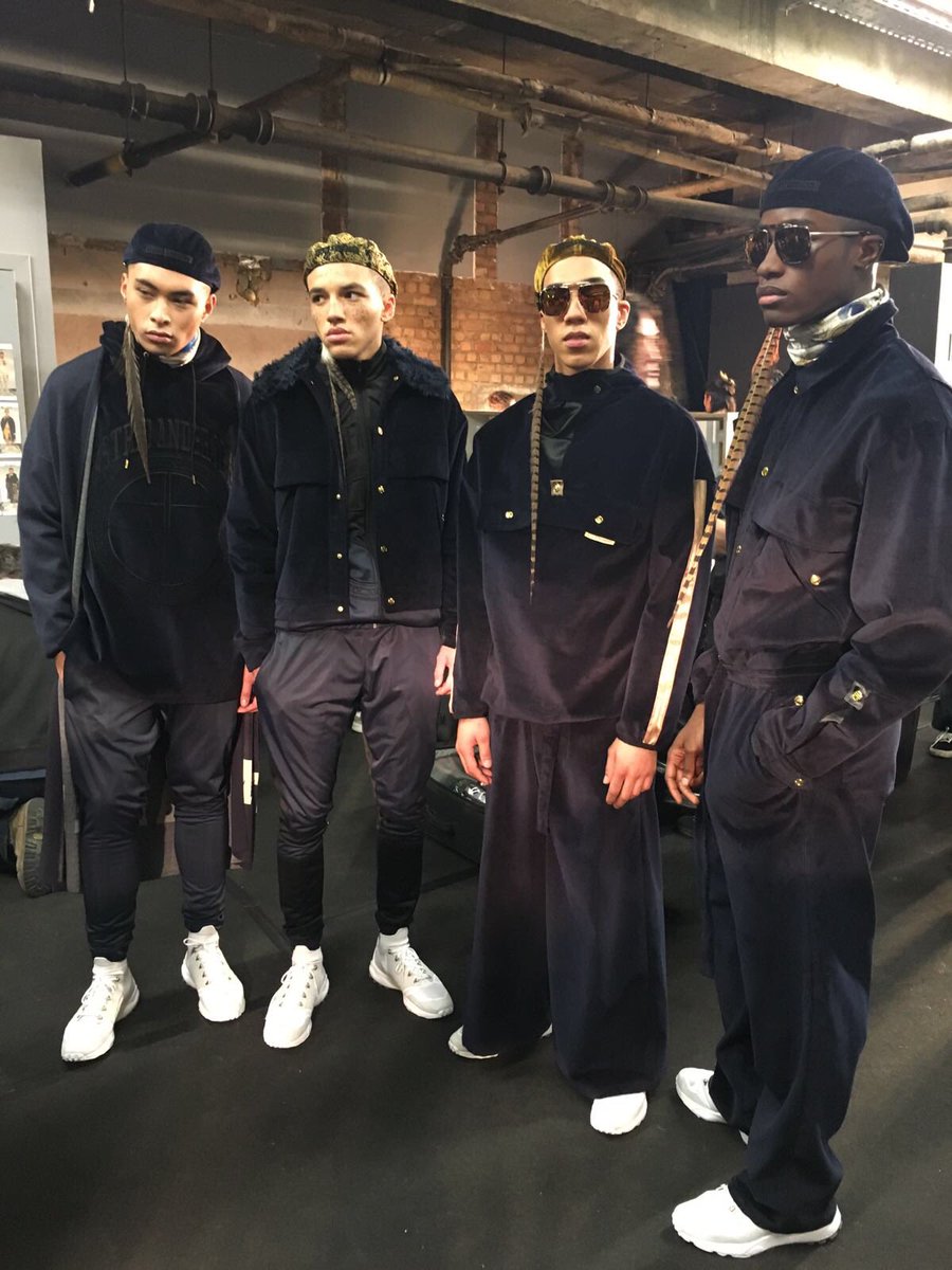 StyleSiobhan's tweet photo. Superstar Syling team #backstage @astridandersens 💥👊🏻#astridandersen #mensfashion #menstyle #menswear #lfw #pfw #mensfashionweek @LCSToday https://t.co/tigg3wpxHD