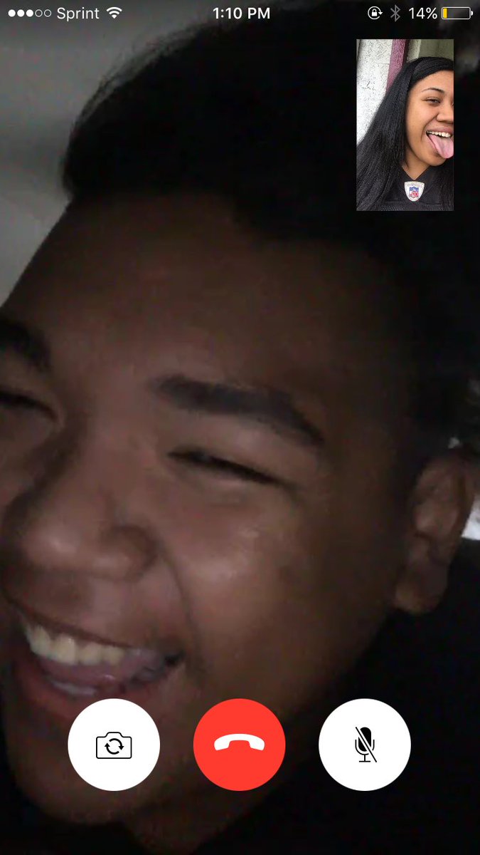 _avmt's tweet photo. I'm so happy my PITOTOHOE FaceTime me 😭💙 #HawaiiK https://t.co/4ACcPks8T7