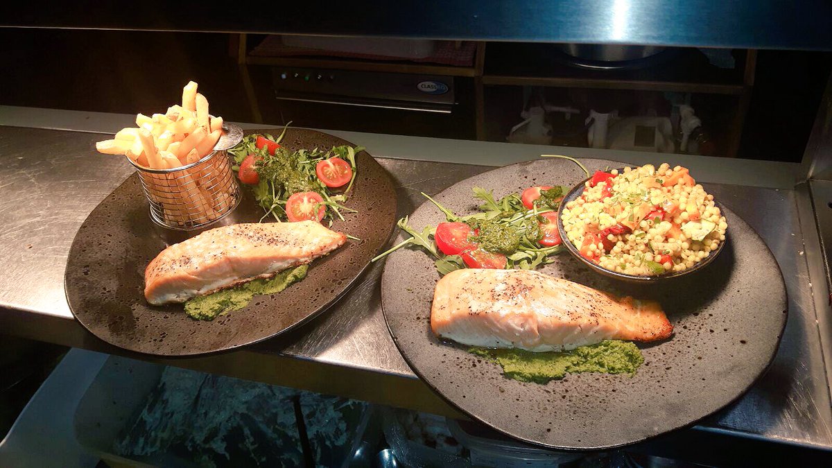 Pokusevskis's tweet photo. #HeatonMoor #Chefs #Salmon #couscous #ChilliPrawn #Merlot #SaturdayKitchen X https://t.co/zLMGsF7uTP