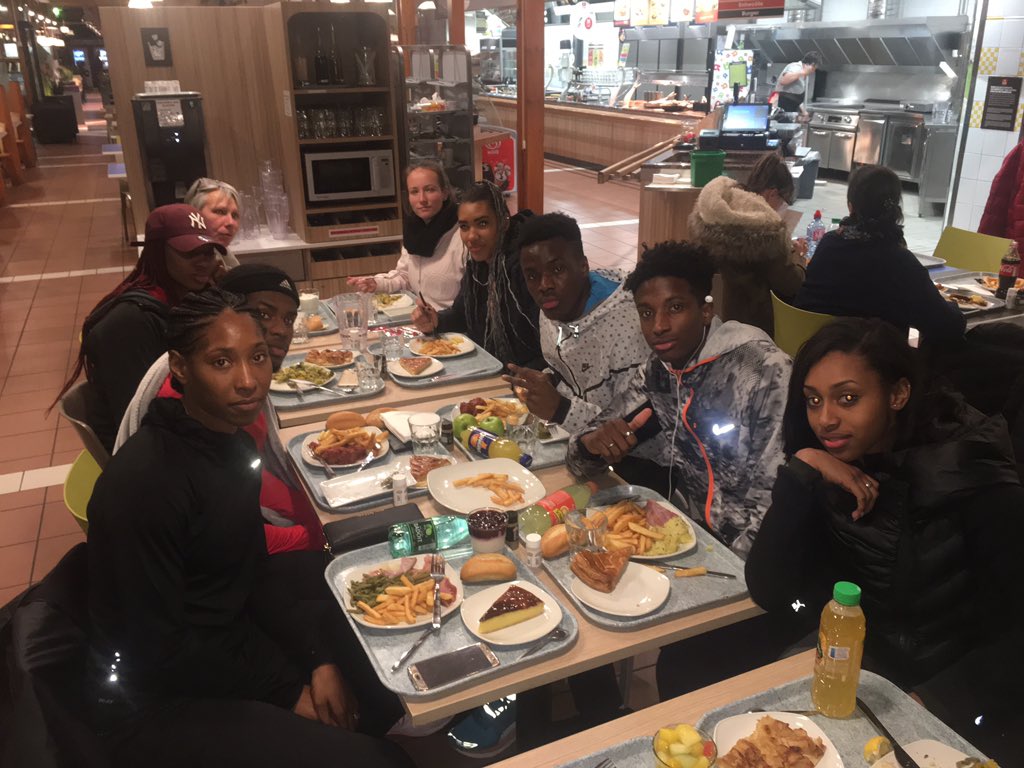 Restau apres la première sortie ... et record de France junior ! 17m04 SO Comman