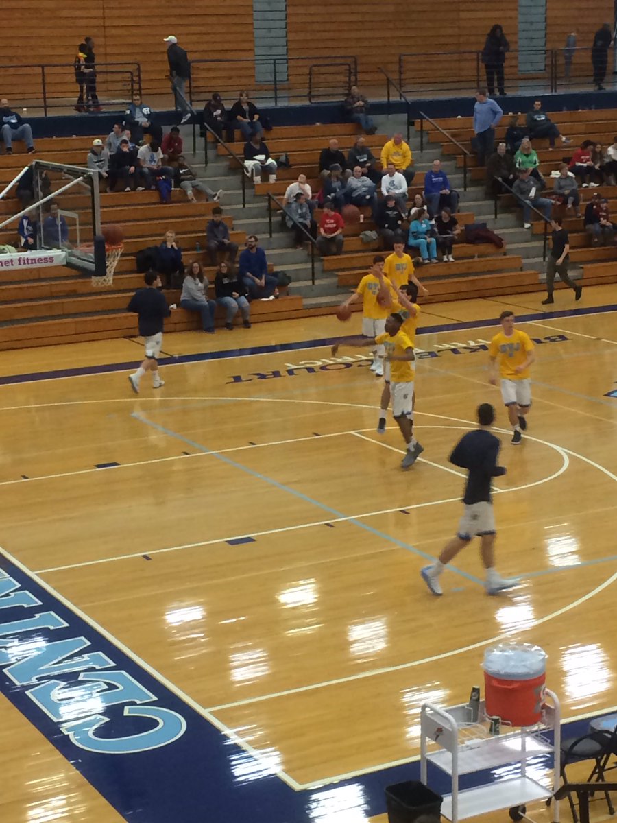 chhsbruinathl's tweet photo. Bruins warming up for Apollo. 5:15 #bluegrasscell https://t.co/R5OUbNQa5p