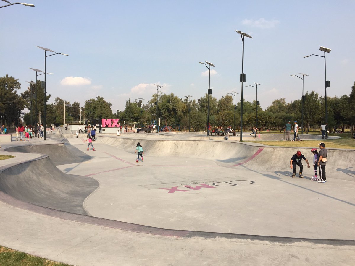 Ya estamos en el tercer spot del día ✌️#SkateGiveAway