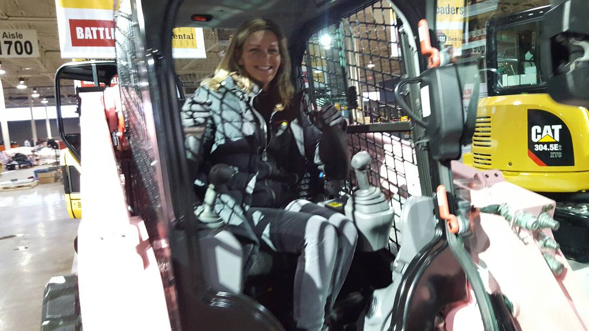 TonyDiGiovanni1's tweet photo. #LOCongress show manager Heather trying out the pink Cat skidsteer at Battlefield booth.  Come try it yourself Jan 10 - 12. https://t.co/neEHqr2uBK