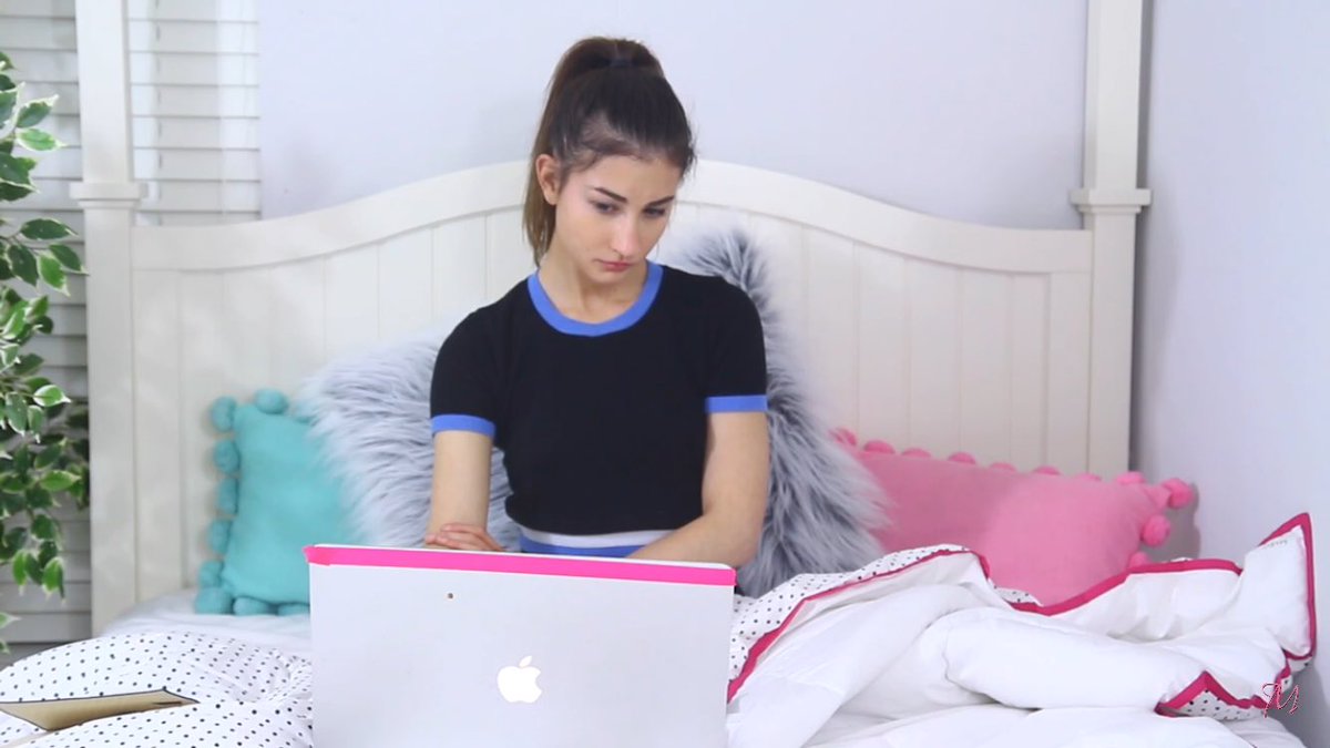 deangelisqueen's tweet photo. @MegsDeAngelis #NewMegVideo Meg this video is so funny I might to some of that stuff π https://t.co/8rWlpMqKek