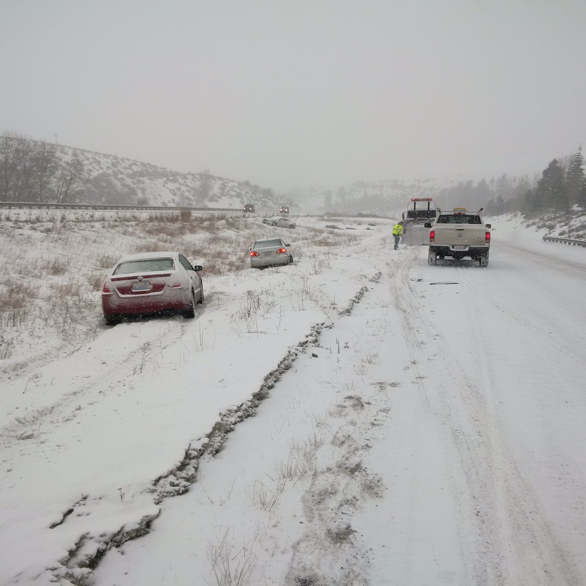 wspd6pio's tweet photo. E90 MP94 Closure due to 10 losing control by driving too fast. 1 car rolled over w 11 y.o. M ejected...no seatbelt. https://t.co/ZDrbuzEh7Z