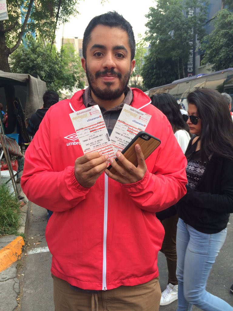 ZonaGeneral's tweet photo. ¡Gracias a Jorge, nuestro feliz ganador de hoy! 😍☝🏼️⚽️ #FuerzaRayos https://t.co/rWHIOxjtP2