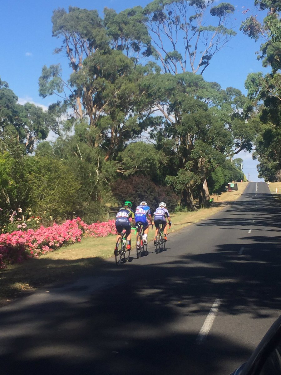 #RoadNats Womens RR gap down to 38s <a href="/CyclingAus/">CyclingAus</a> <a href="/SharaGillow/">Shara Marche</a> <a href="/jenellecrooks/">Jenelle</a> <a href="/OricaScott/">Orica Scott</a> <a href="/cyclingqld/">Cyclingqld</a> Ellen Skerritt, about to be caught