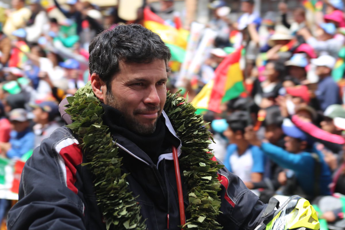 calesprensa's tweet photo. #Dakar2017 #DakarBO Carlos Gracida (México) en su llegada a La Paz, #Bolivia https://t.co/OHO5drK9PI