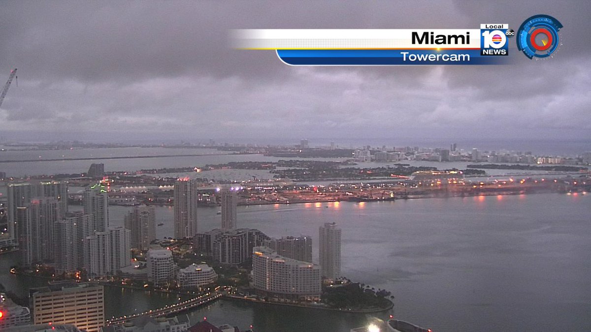 Clouds blowing through South Florida waiting on the cool change. @TrentAricTV says low to mid 50s tonight! https://t.co/6coZU0As8Q