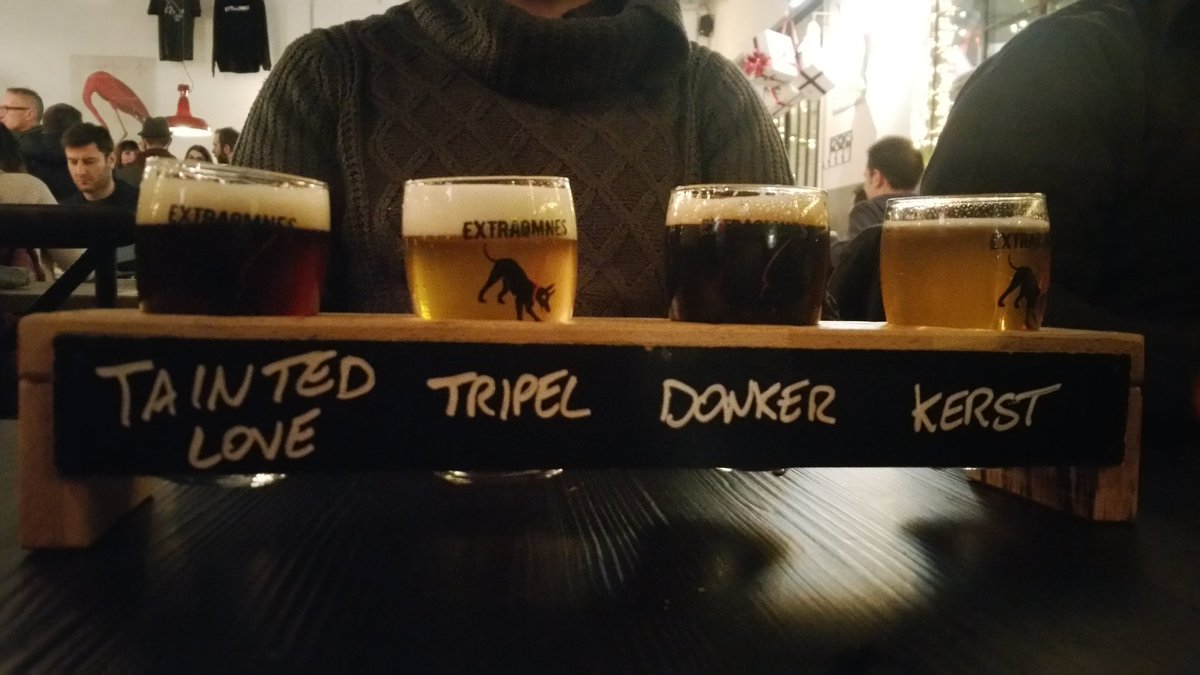 GoWomanIt's tweet photo. Degustazione di birre e prima #lezione #twitter per @Mirkoneone. Salutiamo tutti il nuovo utente.😂 
Prima lezione: cambia bio 😎😂 https://t.co/v7QFhTC4KX