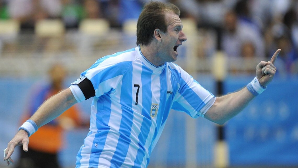 manolo_baron's tweet photo. Como no felicitar hoy a un astro, a un antequerano que ha defendido los colores de esta tierra como muy pocos y también los de su #Argentina https://t.co/8CSVKEb94c
