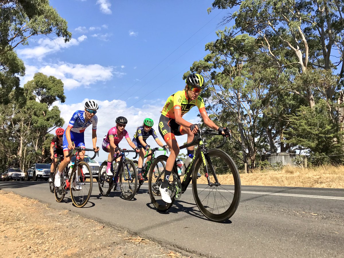 The chase group of 5 are 50" back. Closing in on 2 laps to go. #RoadNats