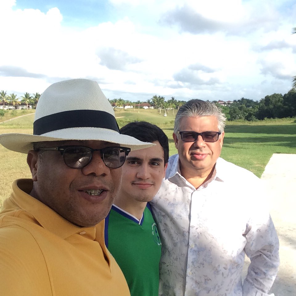 Con el joven gurú de la politica dominicana, el que decide Alfredo Lopez, y el doctor mesa, otro experimentado político.