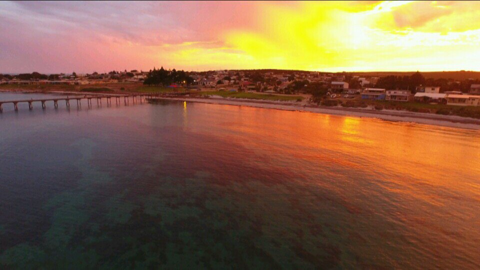 phillisfarms's tweet photo. Spectacular sunset last night at #portneill #eyrepeninsula @EyrePeninsula #summertime https://t.co/ruXjghe0FL