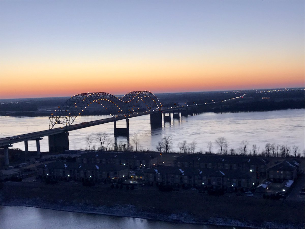 bridgetchapman_'s tweet photo. Checking you out, Memphis. 😍#nofilter #sunsetcity @choose901 @3onyourside https://t.co/VGIdLCviT0