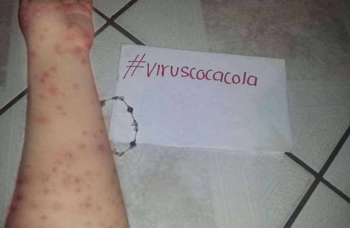 Aishafeik's tweet photo. Yo tampoco creía esto, así que hice la prueba. Fue un grave error😭 #VirusCocaCola @CocaColaMx https://t.co/djkzHsQfXc
