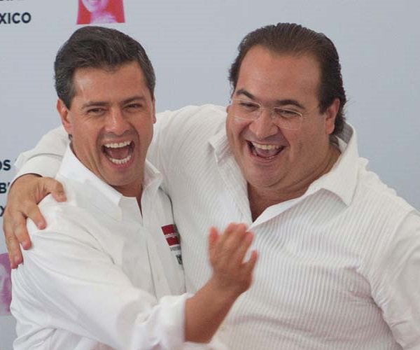 epigmenioibarra's tweet photo. En PaseDeLista1al43 10pm hoy decimos a PeñaNieto y a los suyos #BastaDeMuerteySaqueo Únete! 
Corre la voz con RT! https://t.co/1UajKj0MFn