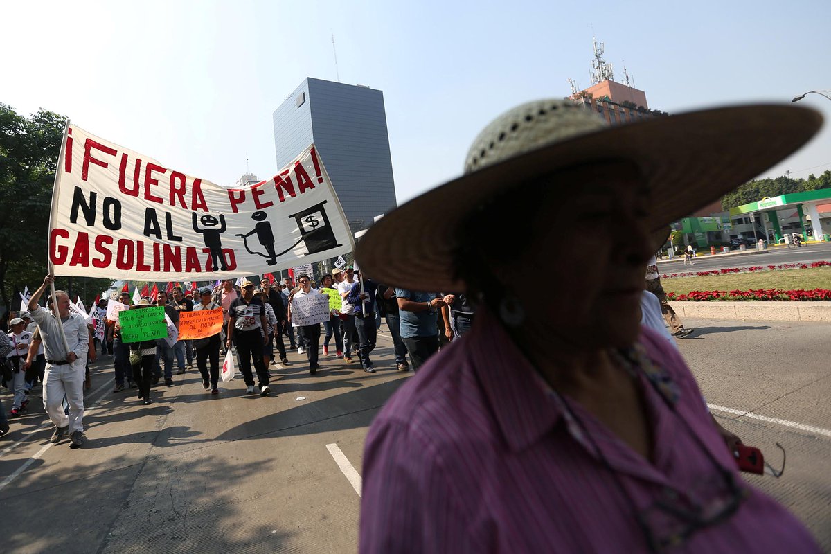 ill_DP's tweet photo. @GordasDeMorado en protesta #Gasolinazo2017 .. https://t.co/xpevrsJKeZ