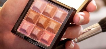 ADKAVON's tweet image. Check the new #avon brochure for #makeupsales and more. #shoponline and get shipped to your home.
makeupandsuch.wixsite.com/margie