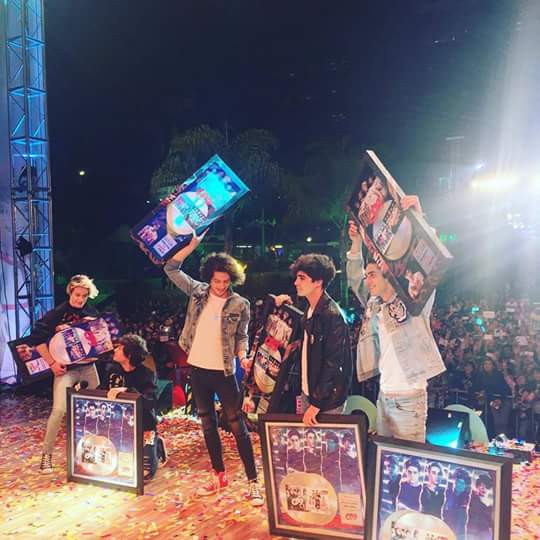 Jocelynealonso2's tweet image. awws TAN YO😌 😍👌¡MUCHAS FELICIDADES!🎉🎉💙 @CD9 #EstoEsOrgulloCoder 😭👏 LA ESTAMOS ROMPIEMDO !! 😏👌