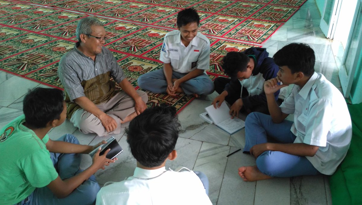 Liqo membuat kita mengerti apa arti sebenarnya hidup🙌 Hamasah wahai akhi ukhti untuk menuntut ilmu...