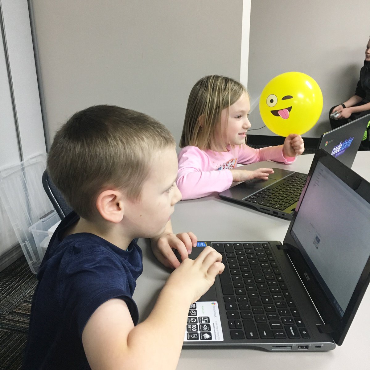 ActivelearnerIA's tweet image. Way to kick off a New Year! North Liberty Makerspace was a hit! Check out all of our great photos and remember - Makerspaces are monthly!