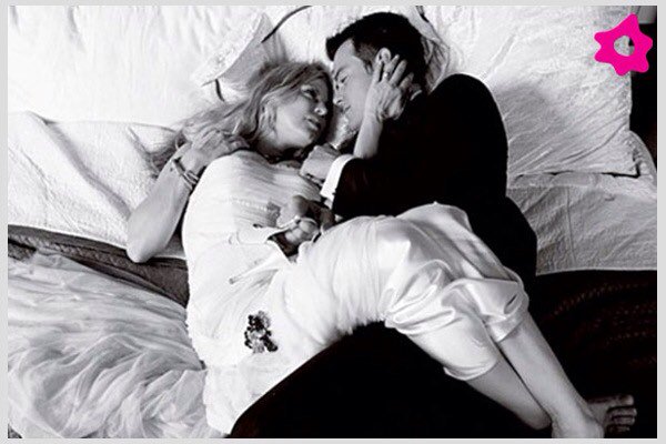 Parlare senza dirsi niente é lento...
Guardarsi negli occhi é rock! Buona notte ❤️
#lAmoreVero