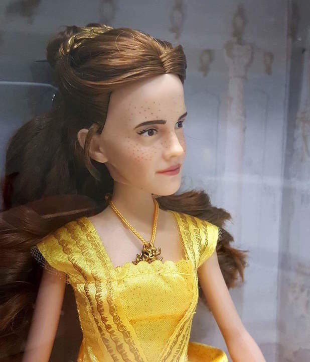 EmWatsonJP's tweet image. 『美女と野獣』のベル人形がエマというよりジャスティン・ビーバーに似ているのでは？と海外で話題になっています。

確かにエマには似てませんね笑
